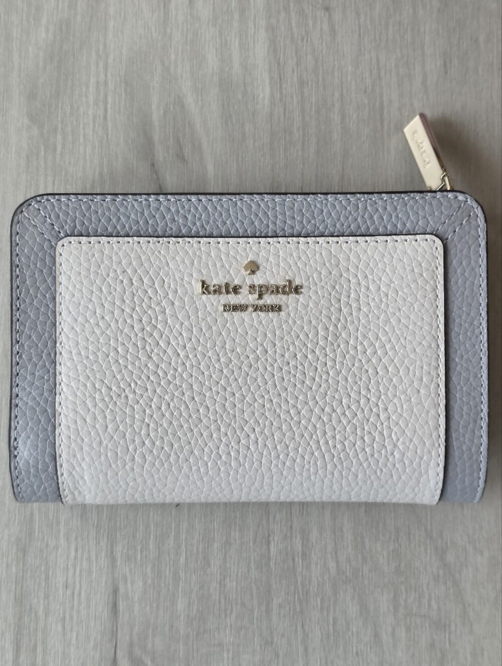 Kate Spade Pebbled Leather Bifold Wallet in White & Light Gray